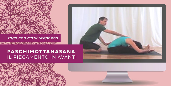 Paschimottanasana, l’allungamento in avanti da seduto – Yoga con Mark Stephens